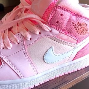 Jordan 1 digital pink